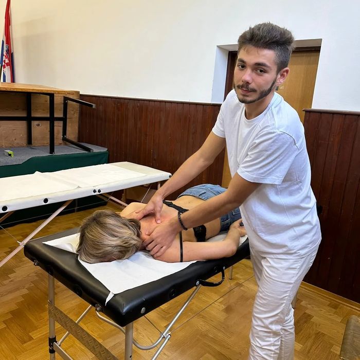 Patrick tijekom masaže u dvorani